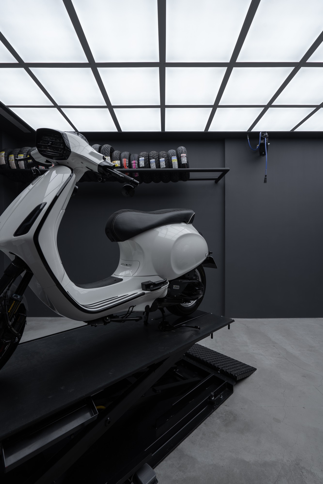017 AND Vespa — 11