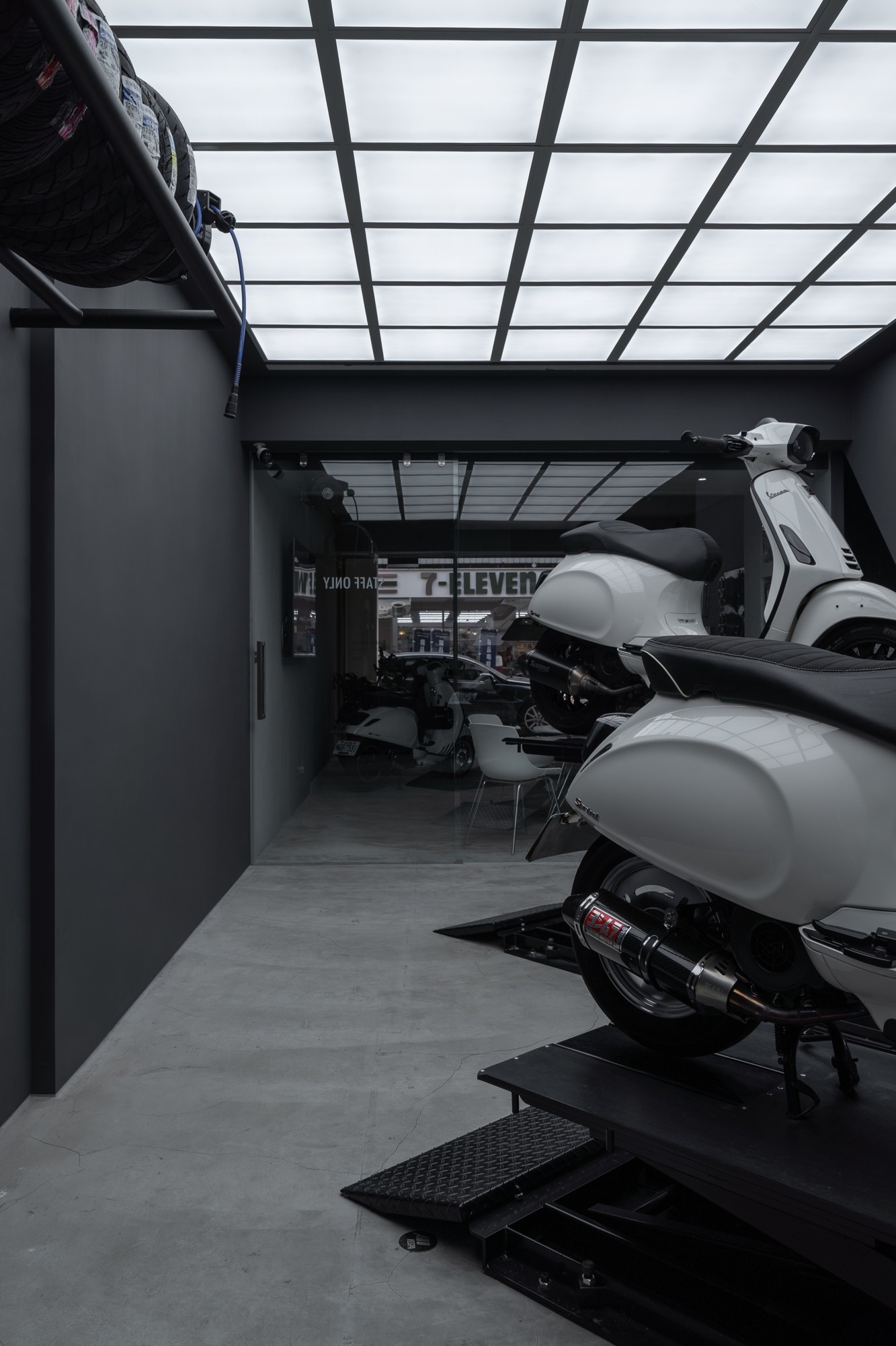 017 AND Vespa — 18