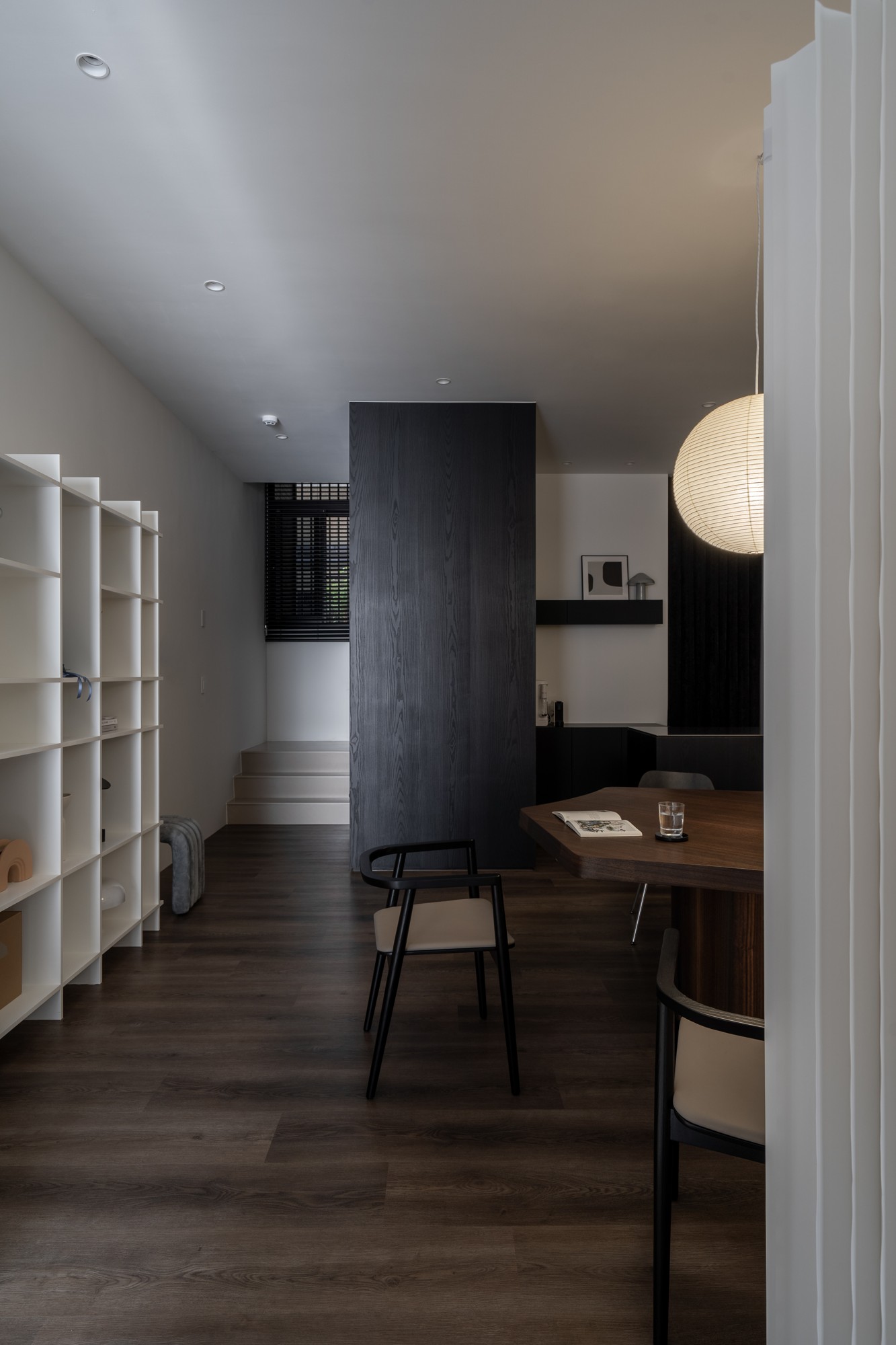 025 Vangas Office — 04