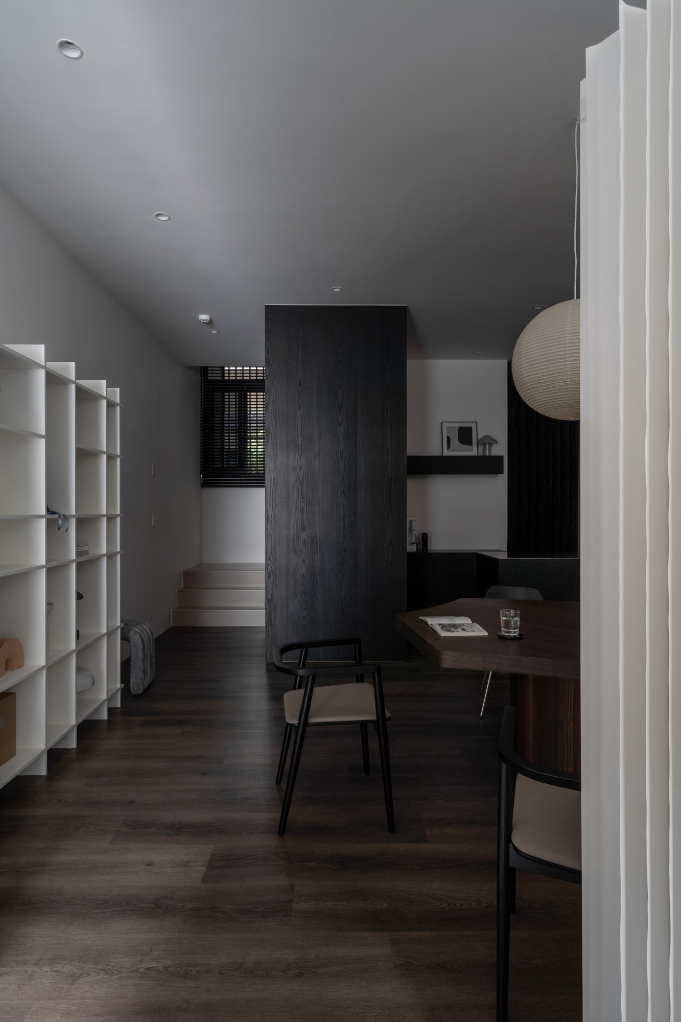 025 Vangas Office — 05